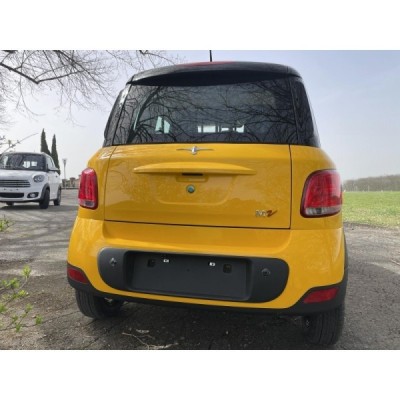 Leramotors E-Car M2 lutá